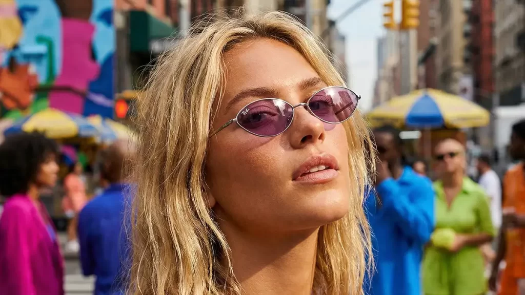 O Ray-Ban oval mini, como o RB3757 004/69 da foto, é promessa de sucesso no carnaval 